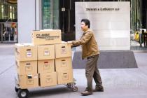 因财力不支和合伙人出逃 美国最大律所申请破产保护