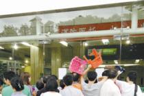 “号托”凌晨坐等抢号 深圳医院保安不过问