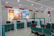 银行工作人员私刻公章在银行处借钱，法院认定构成表见代理判银行需担责