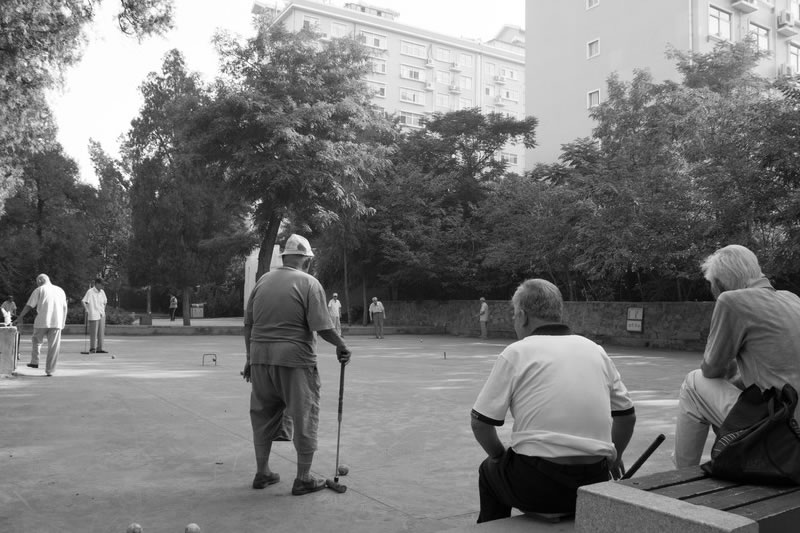 受害人虽然因交通事故发生不幸死亡，其被扶养人有退休金无权主张生活费