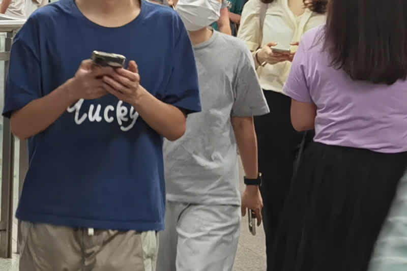 公司未及时办理档案和社保关系转移，应对劳动者未就业损失进行相应赔偿