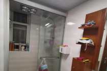 租客卫生间离奇死亡，房东被起诉索赔99万