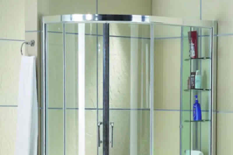 洗浴时淋浴房的玻璃炸了，玻璃厂承担连带赔偿责任