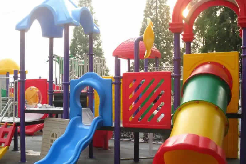 自费为小区买儿童滑梯被诉，依法不应承担侵权赔偿责任