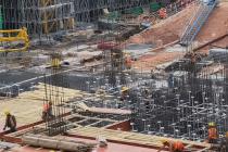 司法实践中，人民法院如何审查申请鉴定事项是否具有必要性以及与待证事实之间的关联性？