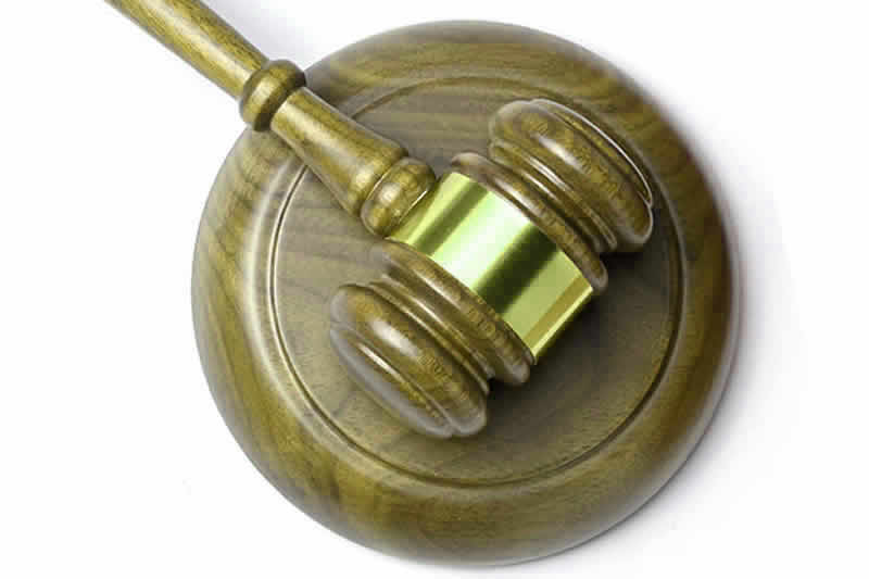 行政机关工作人员执行职务时如给行政相对人造成侵害，既不属于治安管理调整范围亦不属于公安机关职责范围