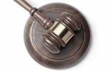 不能以起诉人的权益可能不合法为由否定其诉权